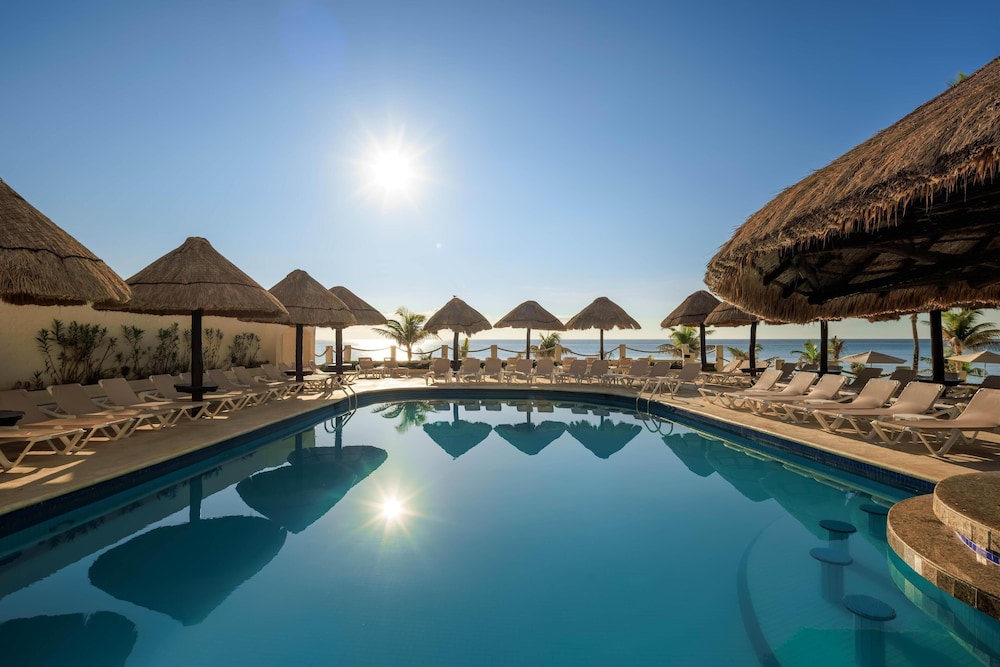 Occidental Tucancún All Inclusive — Swimming pool in Cancun, Quintana Roo