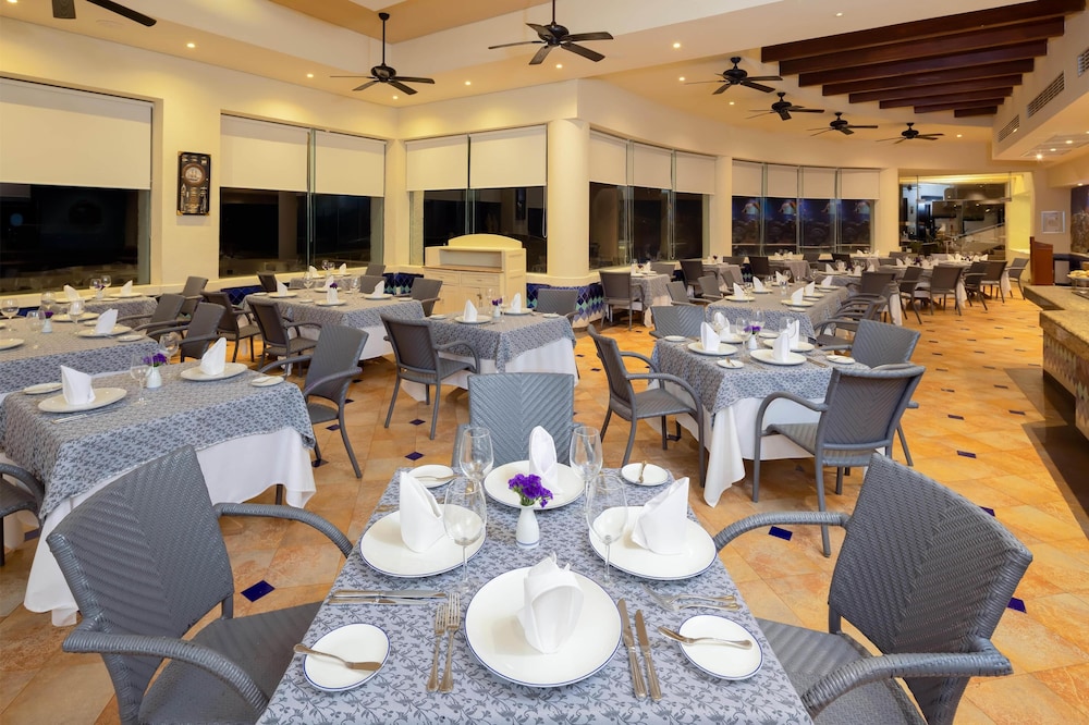 Occidental Tucancún All Inclusive — Restaurant & bars in Cancun, Quintana Roo