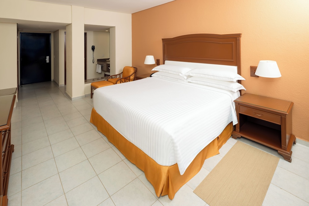 Occidental Tucancún All Inclusive — Hotel rooms in Cancun, Quintana Roo