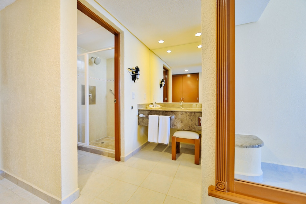 Occidental Tucancún All Inclusive — Hotel rooms in Cancun, Quintana Roo