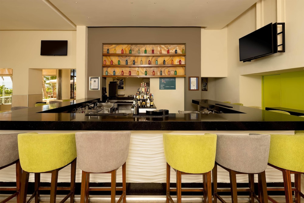 Occidental Tucancún All Inclusive — Restaurant & bars in Cancun, Quintana Roo