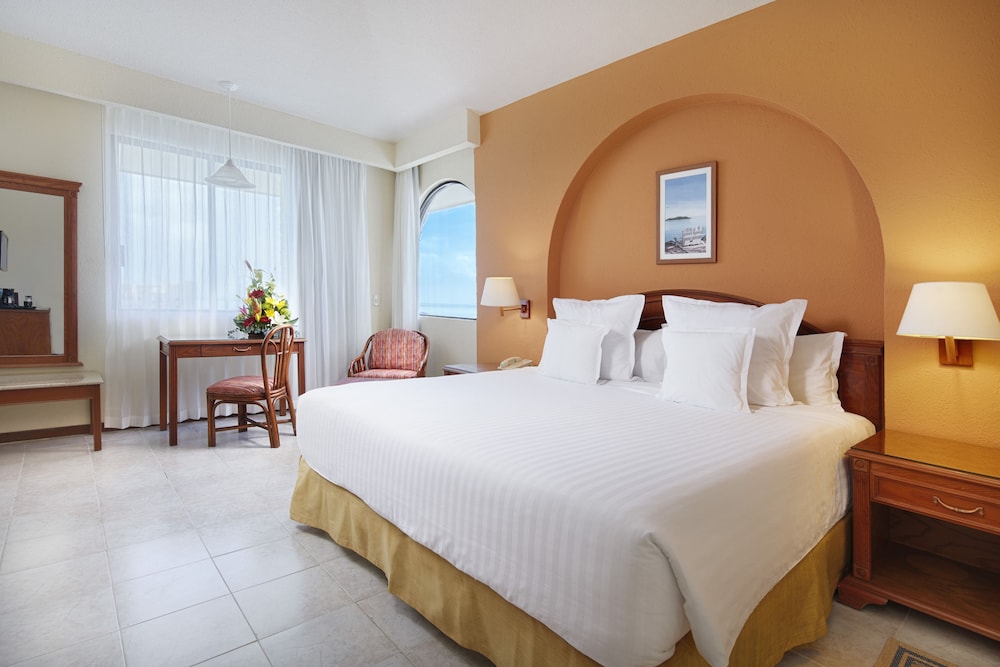 Occidental Tucancún All Inclusive — Hotel rooms in Cancun, Quintana Roo