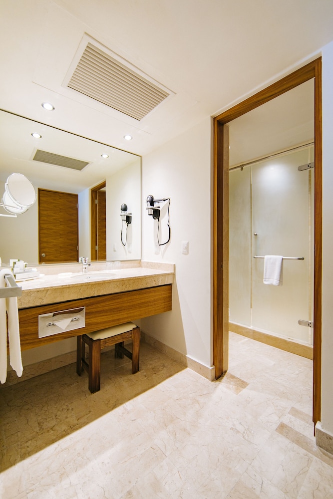 Occidental Tucancún All Inclusive — Hotel rooms in Cancun, Quintana Roo