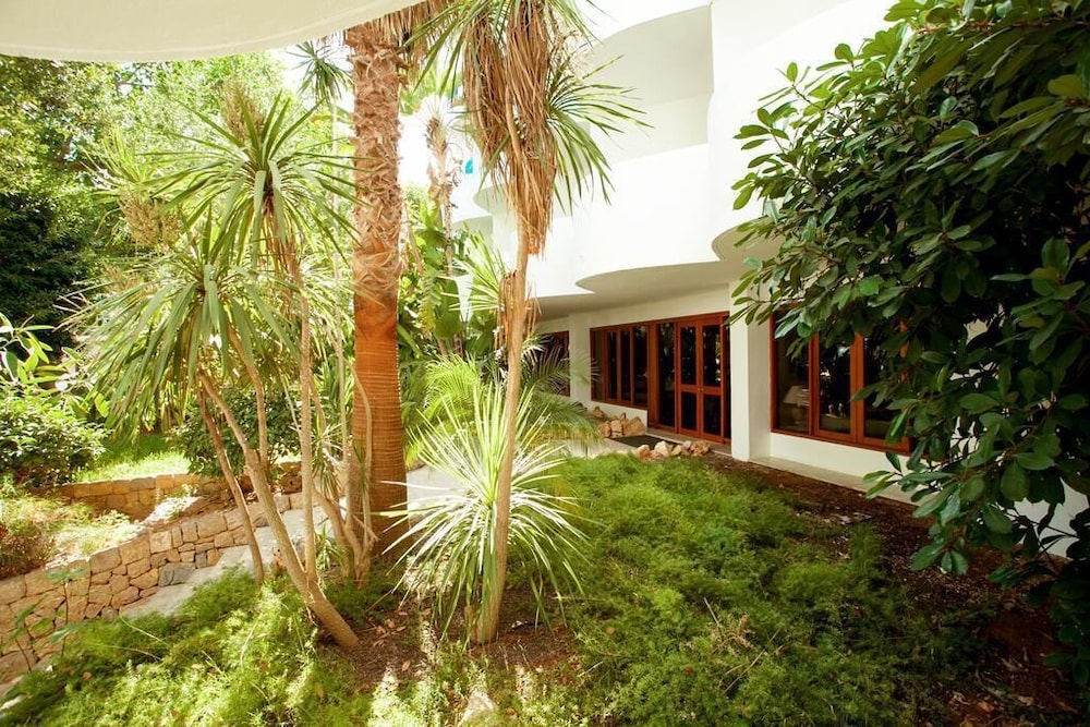 Sentido Fido Tucan - Adults Only — Hotel building in Cala d´Or, Balearic Islands