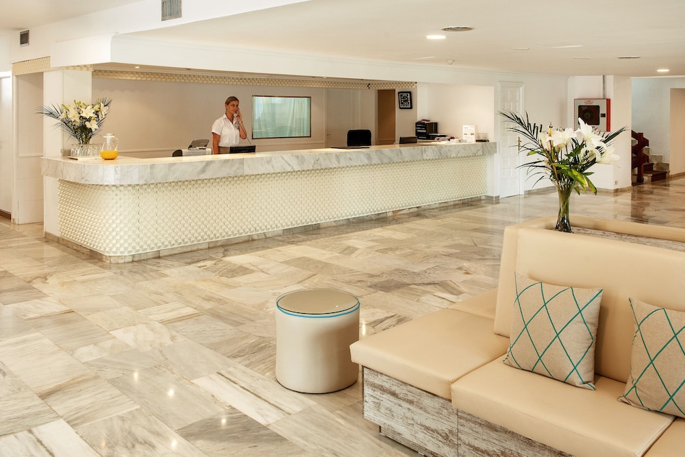Sentido Fido Tucan - Adults Only — Hotel building in Cala d´Or, Balearic Islands