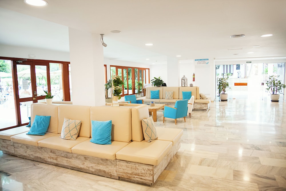 Sentido Fido Tucan - Adults Only — Hotel building in Cala d´Or, Balearic Islands