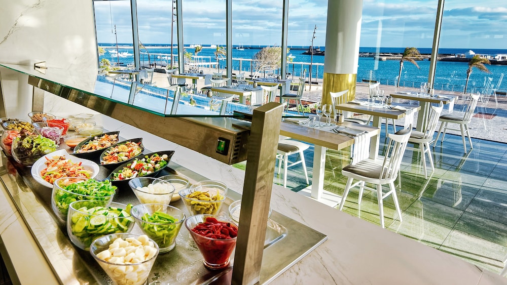 Arrecife Gran Hotel & Spa — Restaurant & bars in Arrecife, Canary Islands