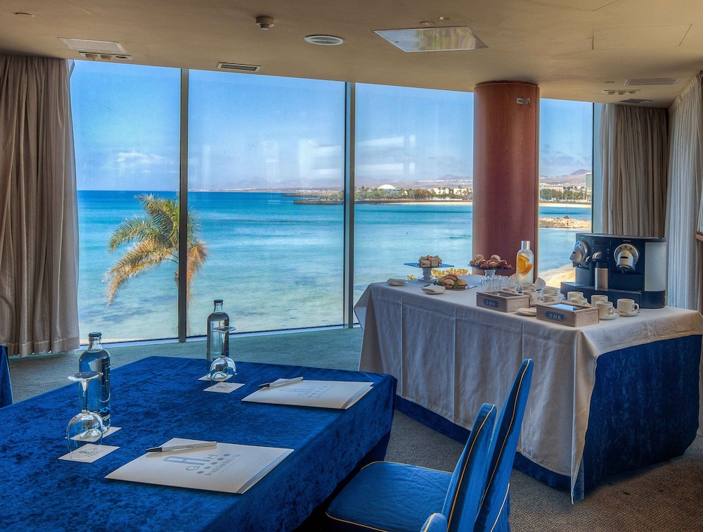 Arrecife Gran Hotel & Spa — Restaurant & bars in Arrecife, Canary Islands