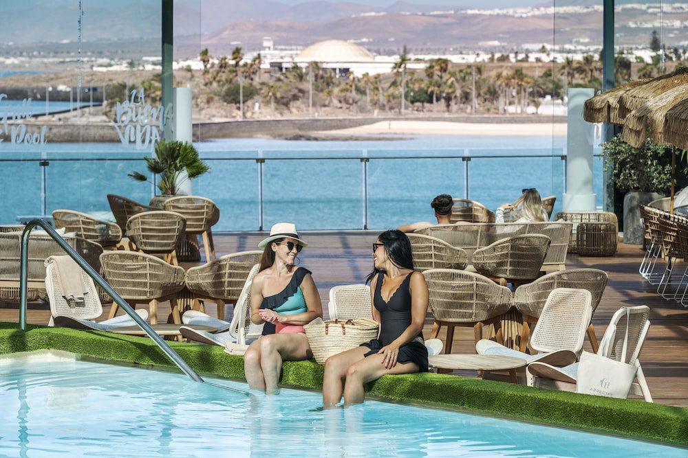 Arrecife Gran Hotel & Spa — Swimming pool in Arrecife, Canary Islands