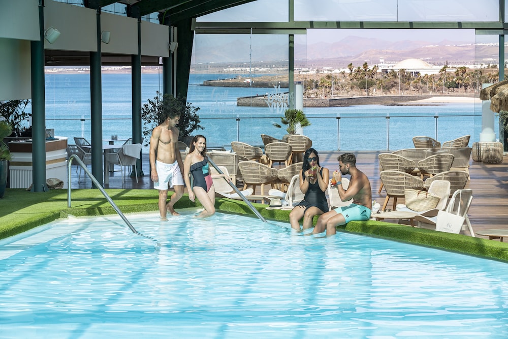 Arrecife Gran Hotel & Spa — Swimming pool in Arrecife, Canary Islands