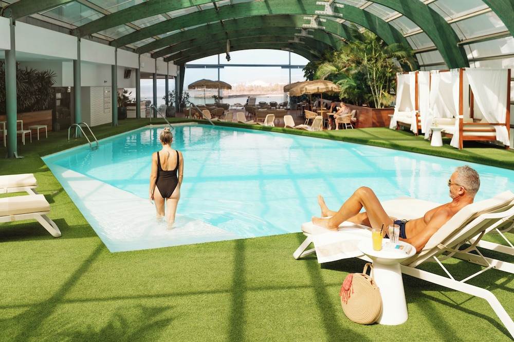 Arrecife Gran Hotel & Spa — Swimming pool in Arrecife, Canary Islands