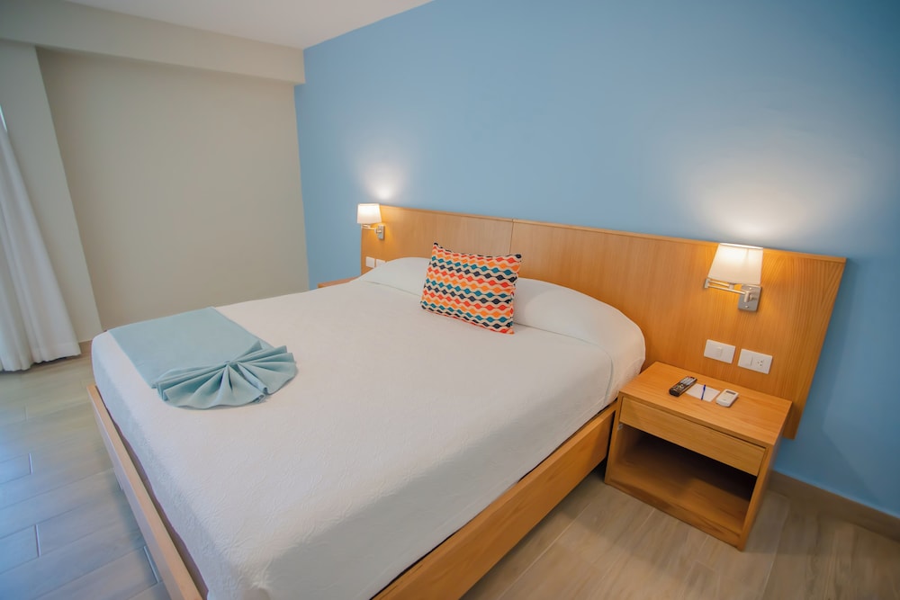 Coral Costa Caribe Beach Resort - All Inclusive — Hotel rooms in Juan Dolio, San Pedro de Macorís