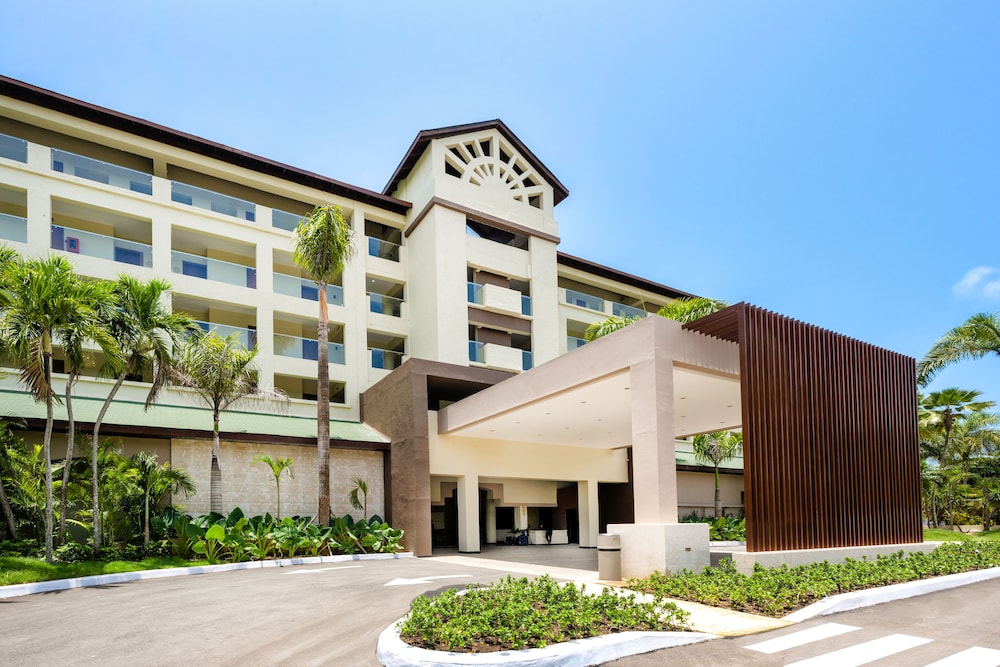 Coral Costa Caribe Beach Resort - All Inclusive — Hotel building in Juan Dolio, San Pedro de Macorís