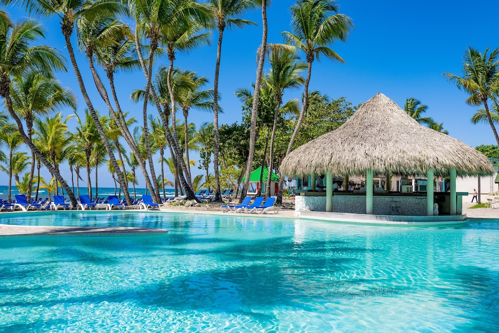 Coral Costa Caribe Beach Resort - All Inclusive — Swimming pool in Juan Dolio, San Pedro de Macorís