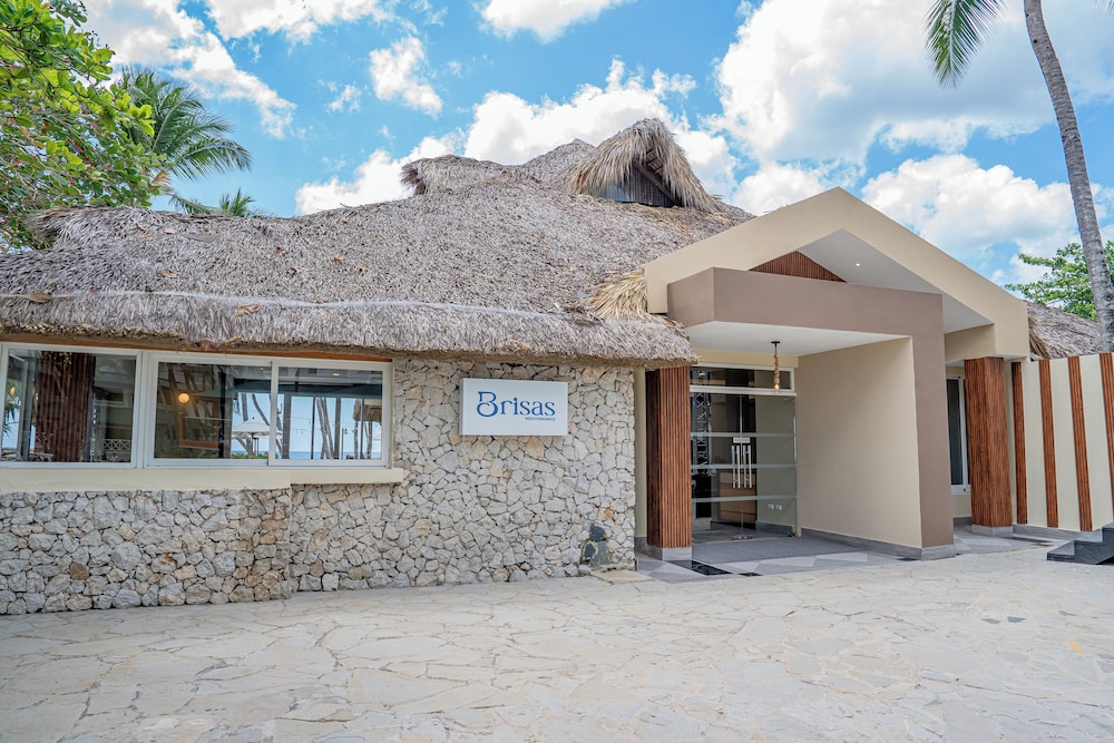 Coral Costa Caribe Beach Resort - All Inclusive — Hotel building in Juan Dolio, San Pedro de Macorís