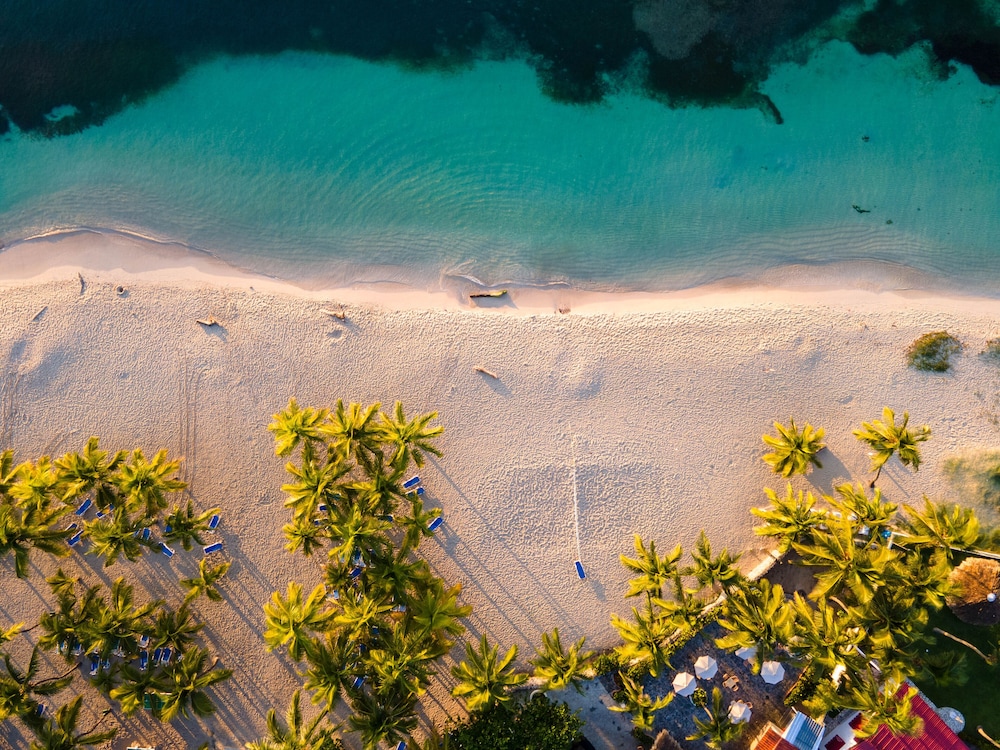 Coral Costa Caribe Beach Resort - All Inclusive — Beach in Juan Dolio, San Pedro de Macorís