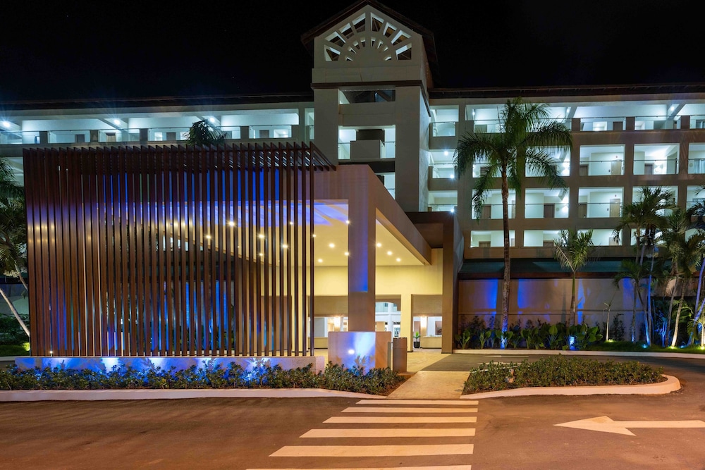 Coral Costa Caribe Beach Resort - All Inclusive — Hotel building in Juan Dolio, San Pedro de Macorís