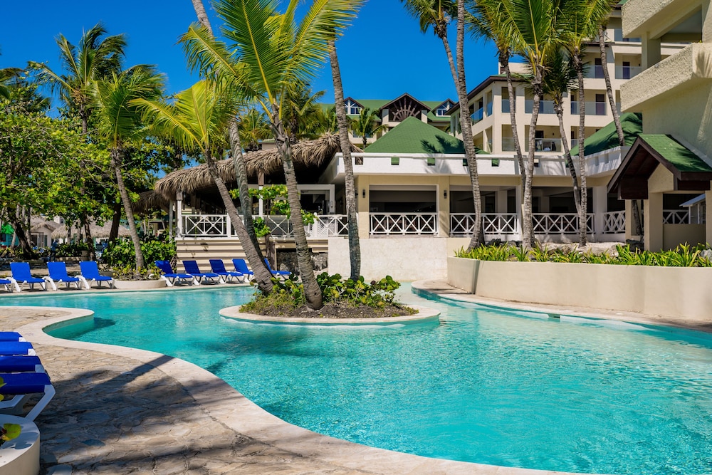Coral Costa Caribe Beach Resort - All Inclusive — Swimming pool in Juan Dolio, San Pedro de Macorís