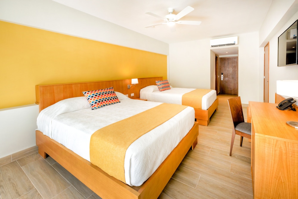 Coral Costa Caribe Beach Resort - All Inclusive — Hotel rooms in Juan Dolio, San Pedro de Macorís