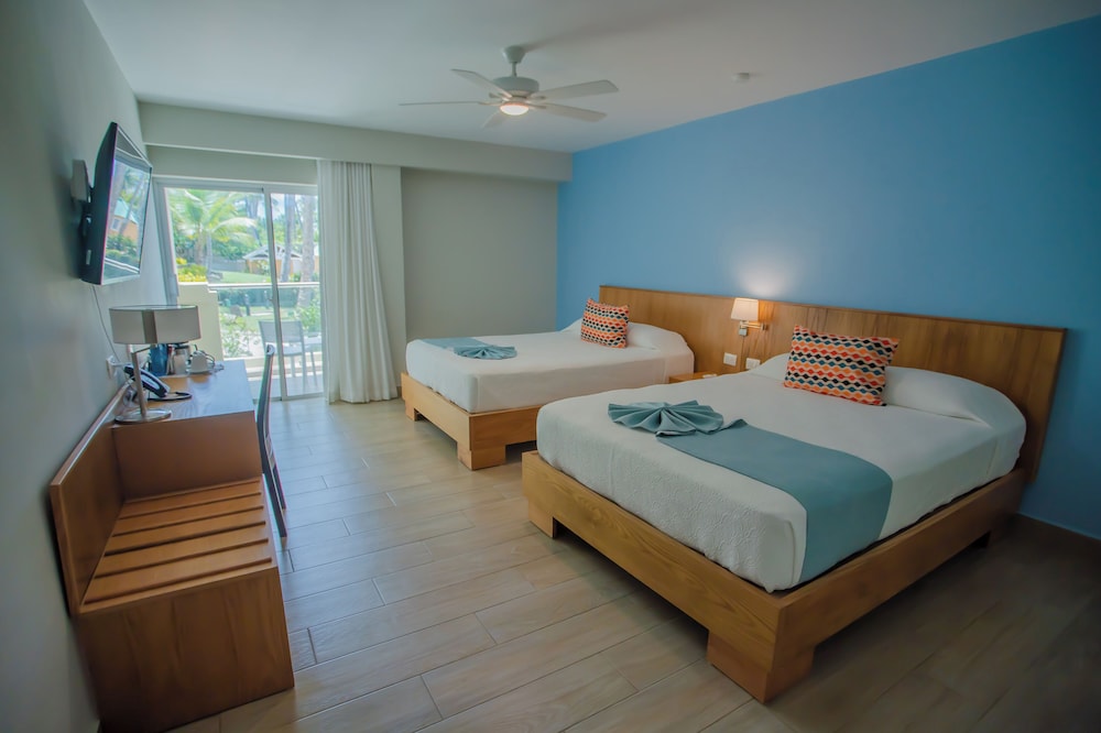 Coral Costa Caribe Beach Resort - All Inclusive — Hotel rooms in Juan Dolio, San Pedro de Macorís