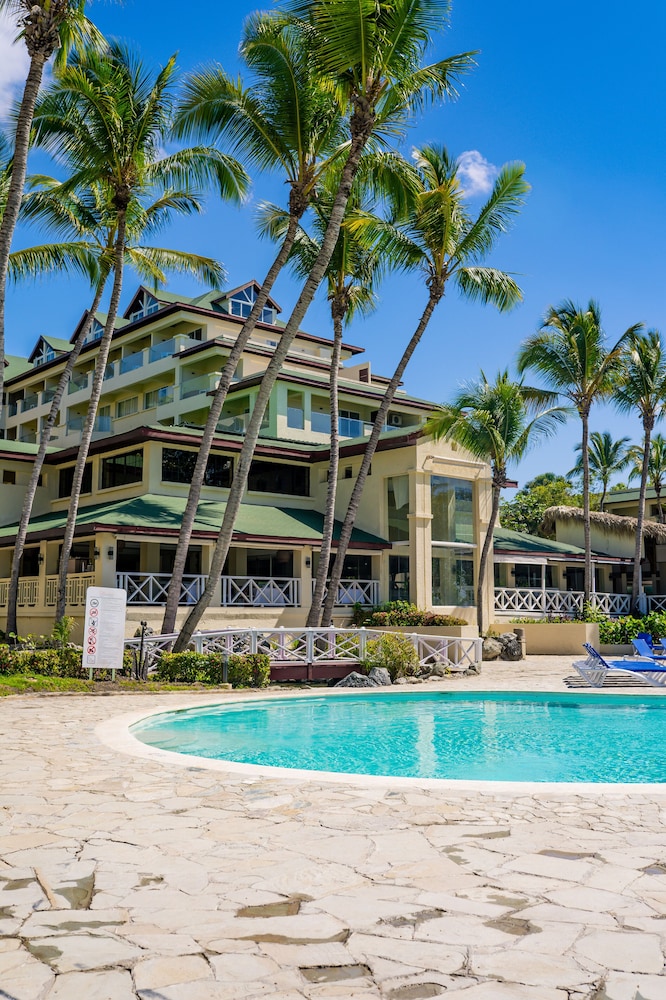 Coral Costa Caribe Beach Resort - All Inclusive — Hotel building in Juan Dolio, San Pedro de Macorís