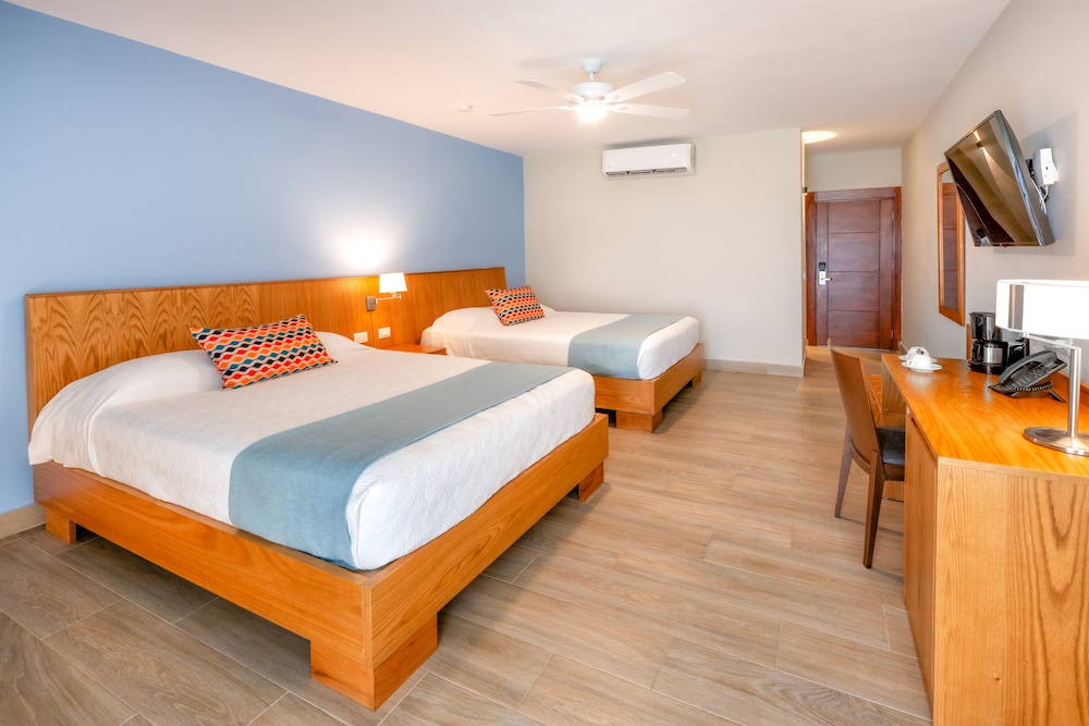 Coral Costa Caribe Beach Resort - All Inclusive — Hotel rooms in Juan Dolio, San Pedro de Macorís