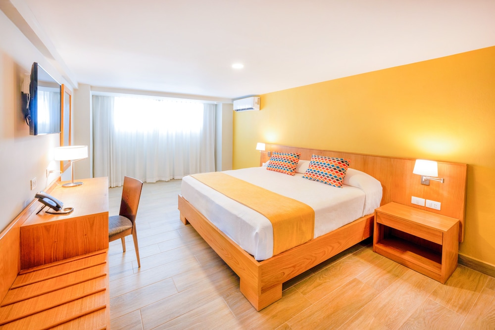 Coral Costa Caribe Beach Resort - All Inclusive — Hotel rooms in Juan Dolio, San Pedro de Macorís
