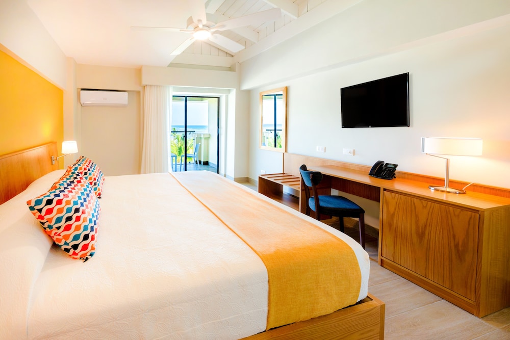 Coral Costa Caribe Beach Resort - All Inclusive — Hotel rooms in Juan Dolio, San Pedro de Macorís