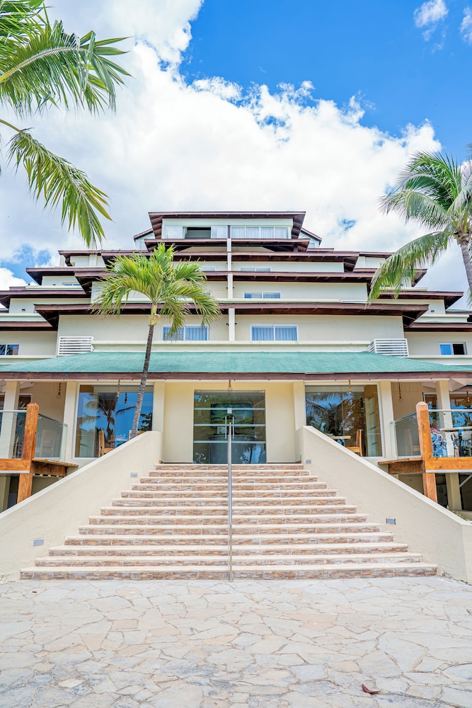 Coral Costa Caribe Beach Resort - All Inclusive — Hotel building in Juan Dolio, San Pedro de Macorís