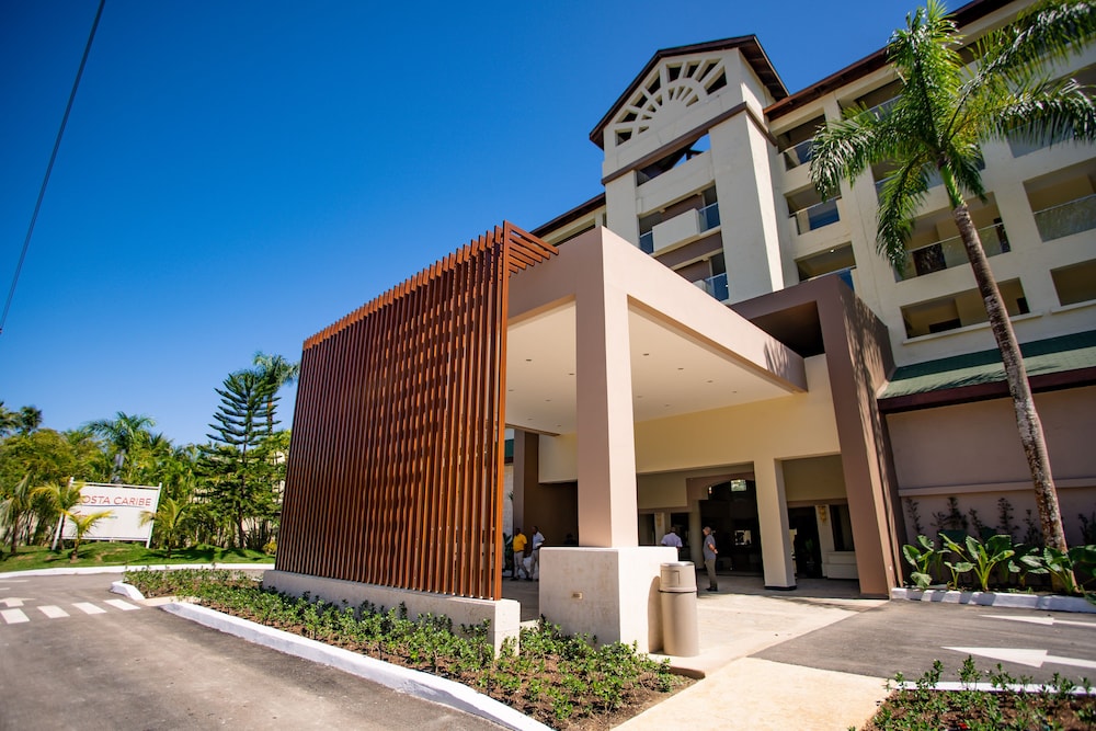 Coral Costa Caribe Beach Resort - All Inclusive — Hotel building in Juan Dolio, San Pedro de Macorís