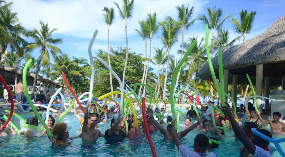 Coral Costa Caribe Beach Resort - All Inclusive — Swimming pool in Juan Dolio, San Pedro de Macorís