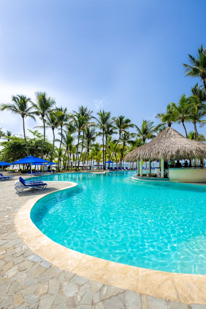 Coral Costa Caribe Beach Resort - All Inclusive — Swimming pool in Juan Dolio, San Pedro de Macorís