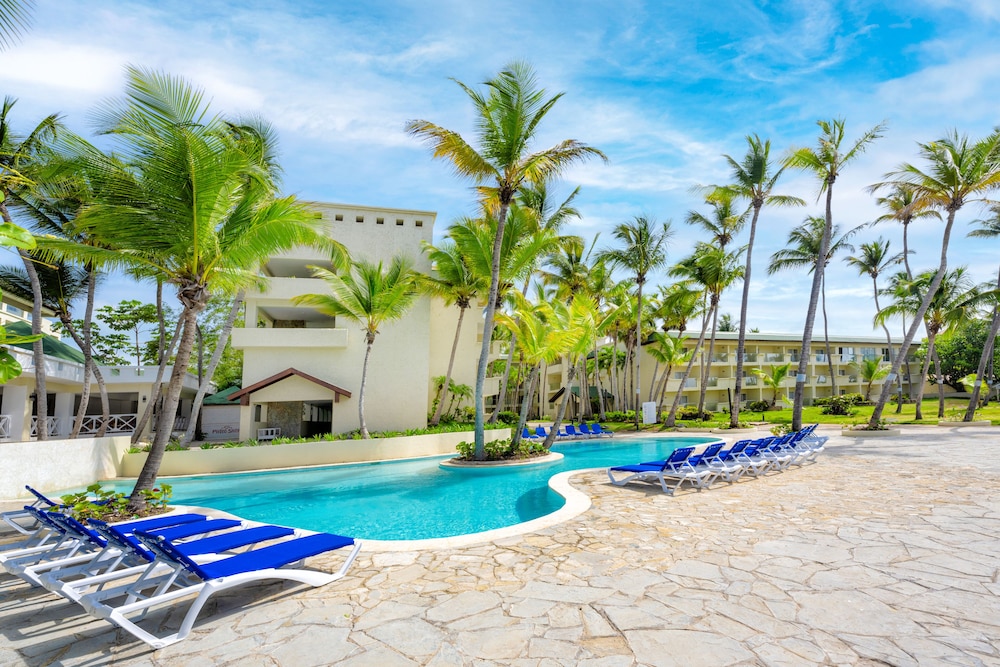Coral Costa Caribe Beach Resort - All Inclusive — Swimming pool in Juan Dolio, San Pedro de Macorís
