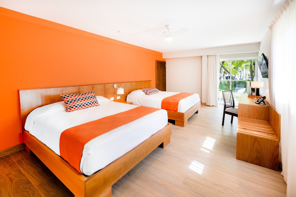 Coral Costa Caribe Beach Resort - All Inclusive — Hotel rooms in Juan Dolio, San Pedro de Macorís