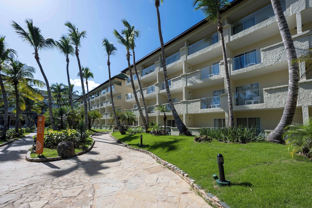 Coral Costa Caribe Beach Resort - All Inclusive — Hotel building in Juan Dolio, San Pedro de Macorís
