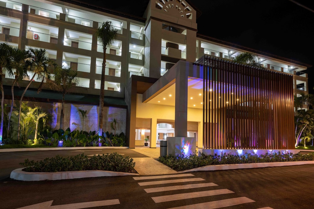 Coral Costa Caribe Beach Resort - All Inclusive — Hotel building in Juan Dolio, San Pedro de Macorís