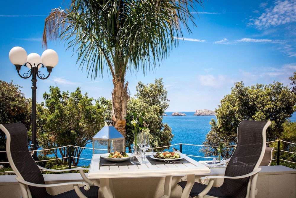 Hotel Royal Ariston — Restaurant & bars in Dubrovnik, Dubrovnik-Neretva