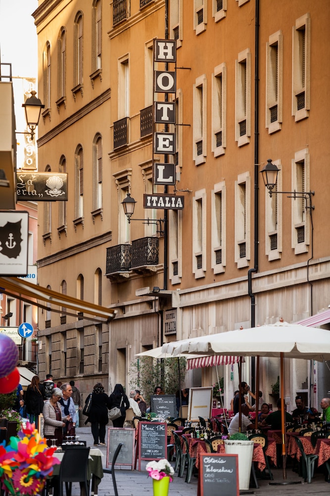 Hotel Italia — Hotel building in Cagliari, Sardinia