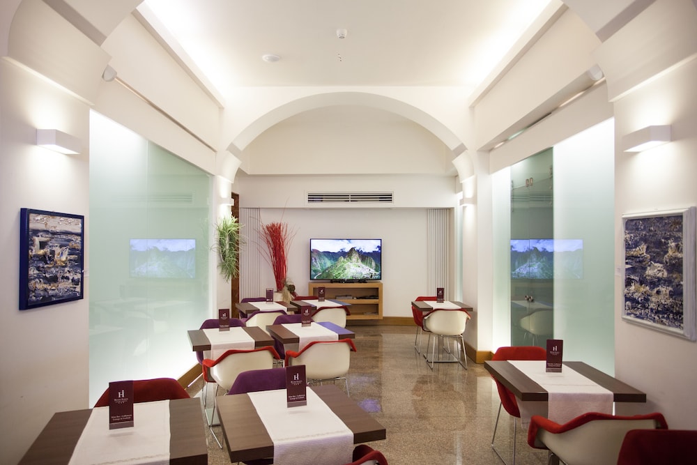 Hotel Italia — Restaurant & bars in Cagliari, Sardinia
