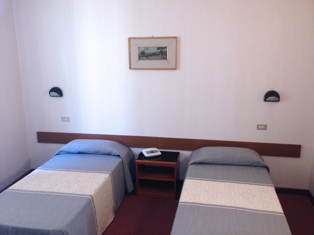 Hotel Italia — Hotel rooms in Cagliari, Sardinia