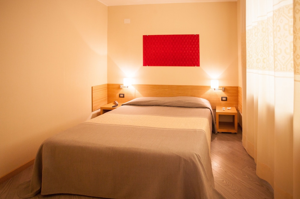 Hotel Italia — Hotel rooms in Cagliari, Sardinia