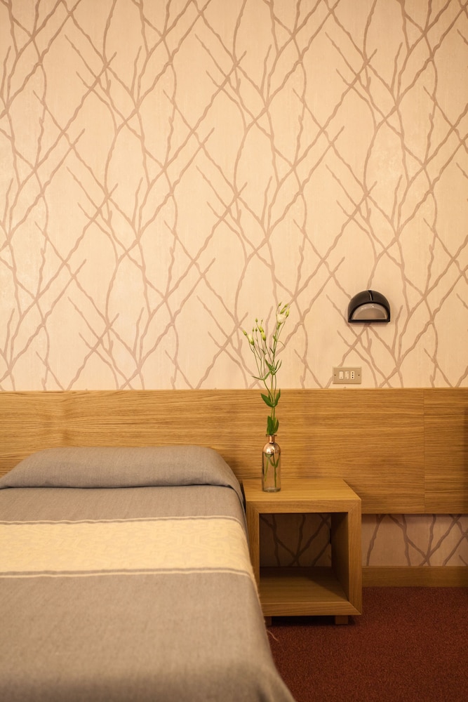 Hotel Italia — Hotel rooms in Cagliari, Sardinia