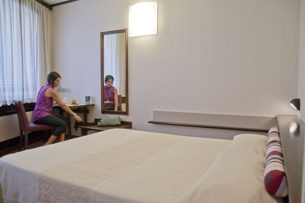 Hotel Italia — Hotel rooms in Cagliari, Sardinia