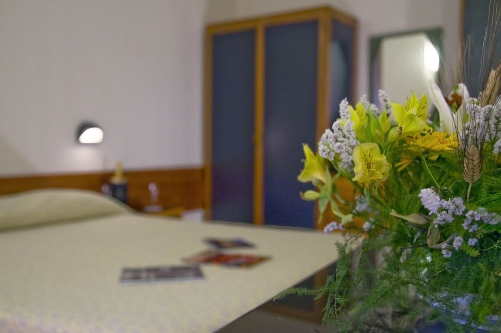 Hotel Italia — Hotel rooms in Cagliari, Sardinia