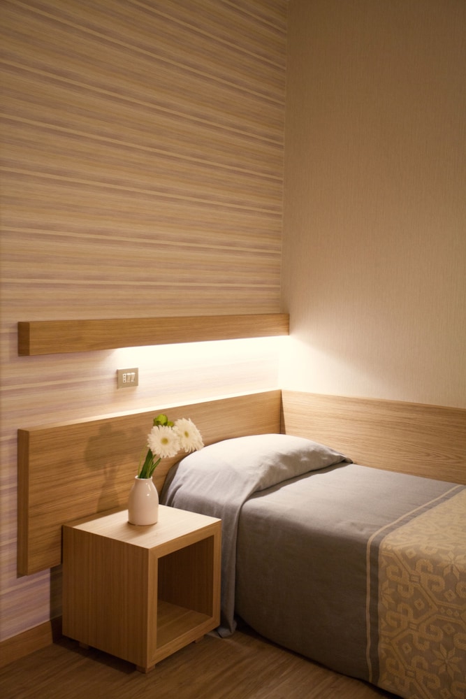 Hotel Italia — Hotel rooms in Cagliari, Sardinia