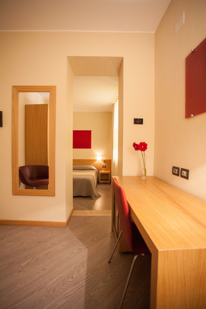 Hotel Italia — Hotel rooms in Cagliari, Sardinia