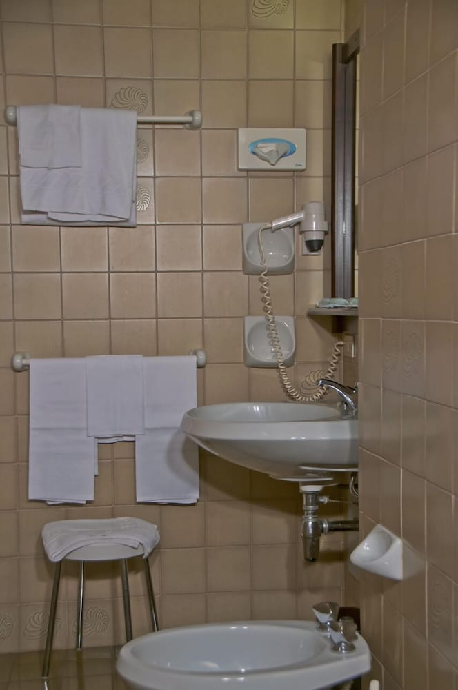 Hotel Italia — Hotel rooms in Cagliari, Sardinia