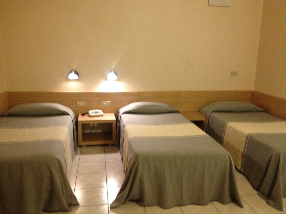 Hotel Italia — Hotel rooms in Cagliari, Sardinia