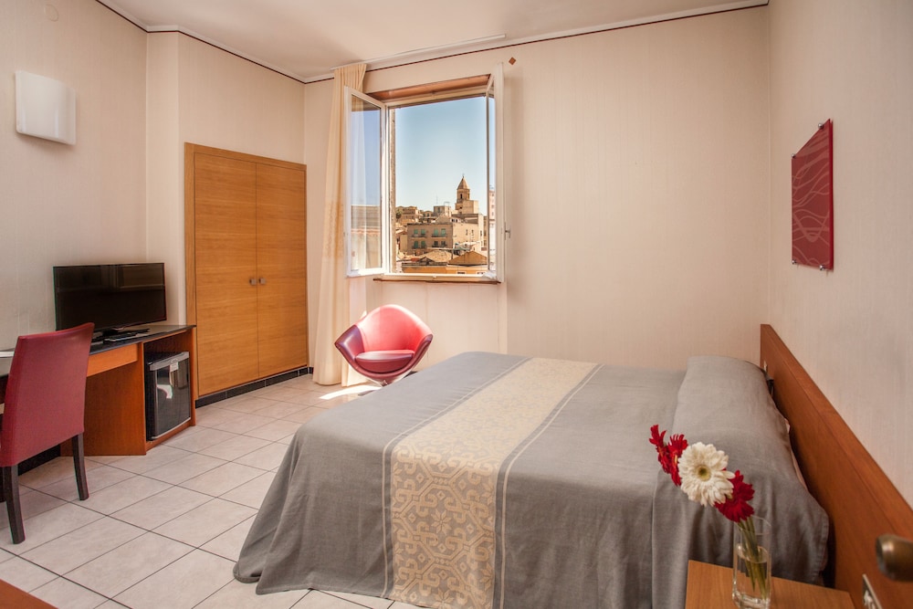Hotel Italia — Hotel rooms in Cagliari, Sardinia