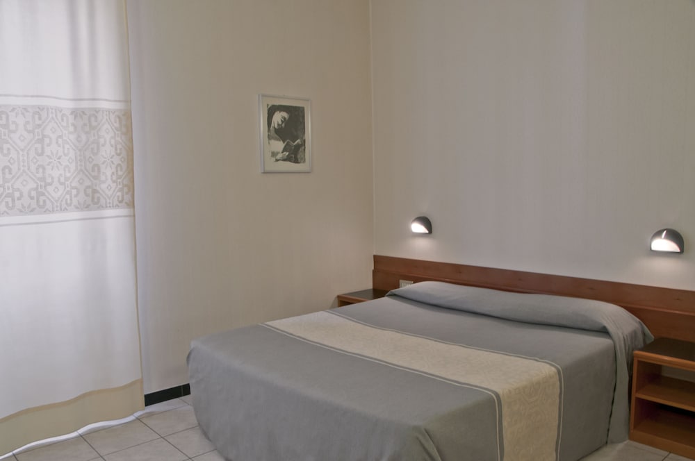 Hotel Italia — Hotel rooms in Cagliari, Sardinia